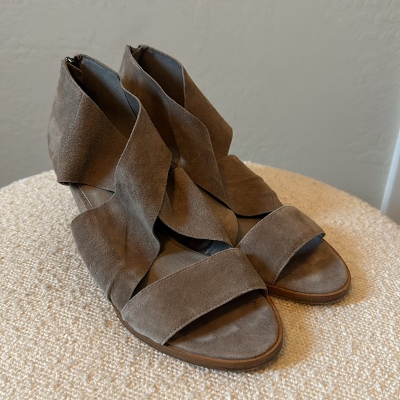 Eileen Fisher Suede Crisscross Sandal heel size 10 - Picture 3 of 6